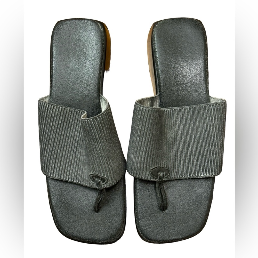 Black fabric thong sandals. Size 8. Worn.